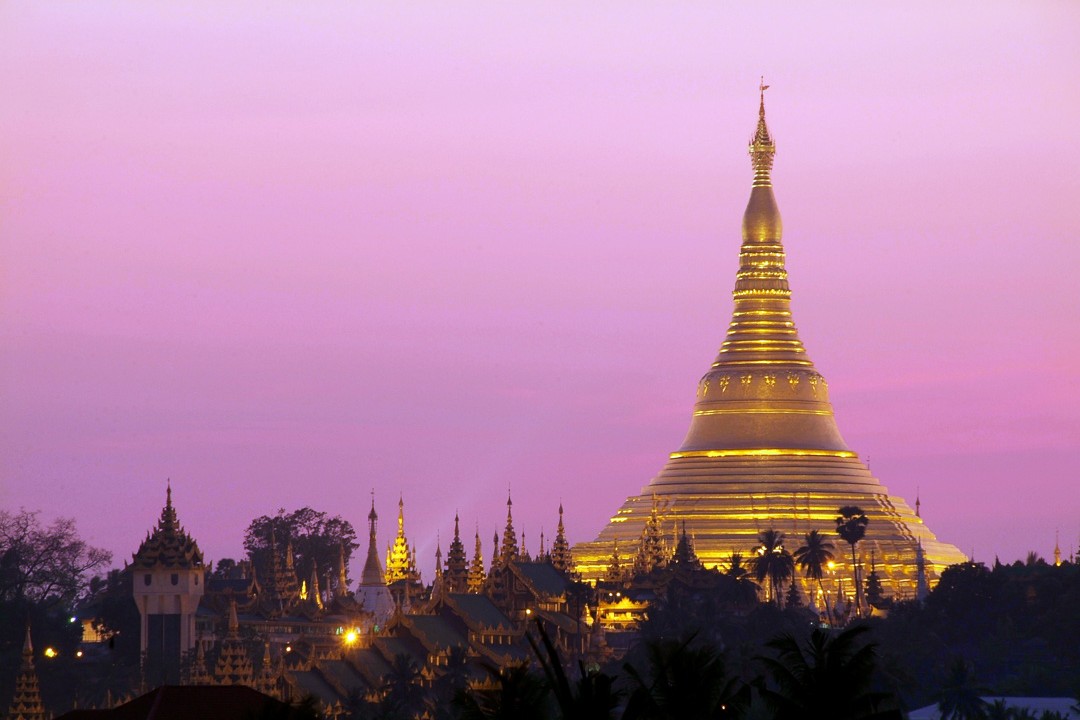 swedagon paya in yangon